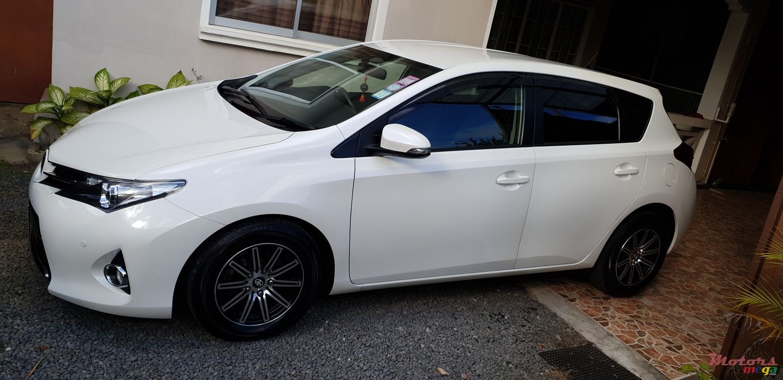 2014' Toyota Auris photo #4