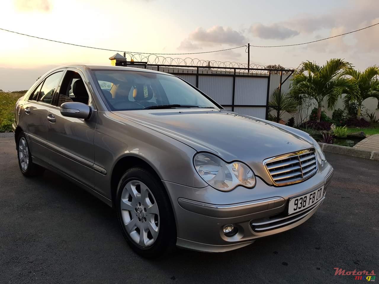 2007' Mercedes-Benz C-Class Automatic photo #1