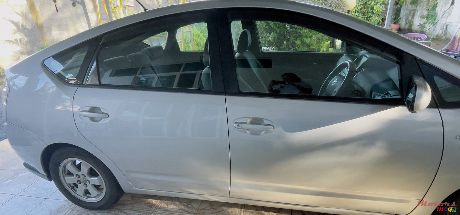 2010' Toyota Prius Japan photo #3