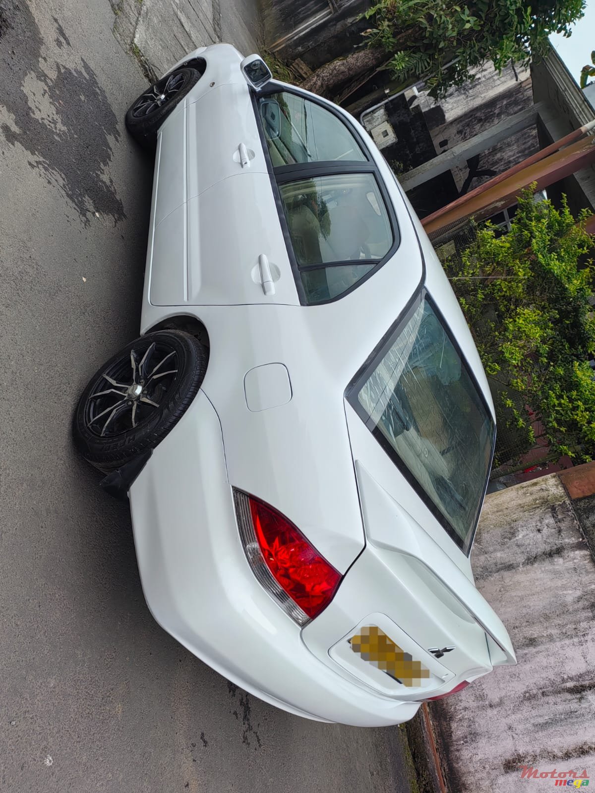 2005' Mitsubishi Lancer photo #4