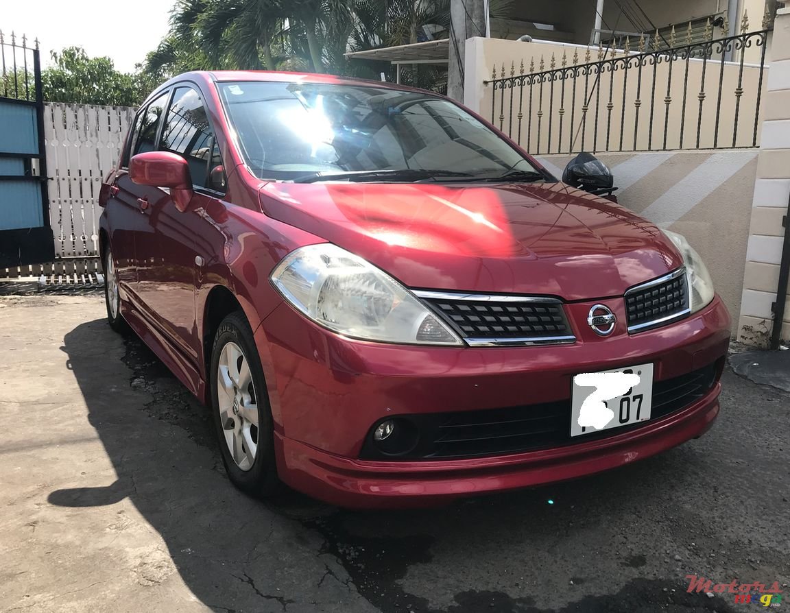 2007' Nissan Tiida photo #1