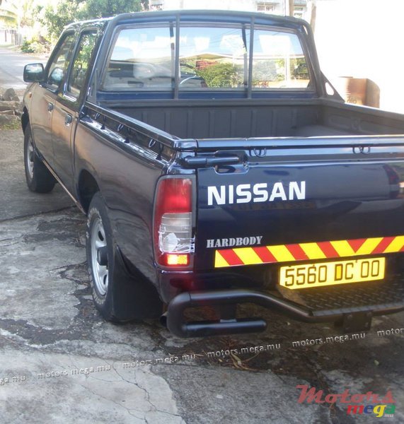2000' Nissan photo #7
