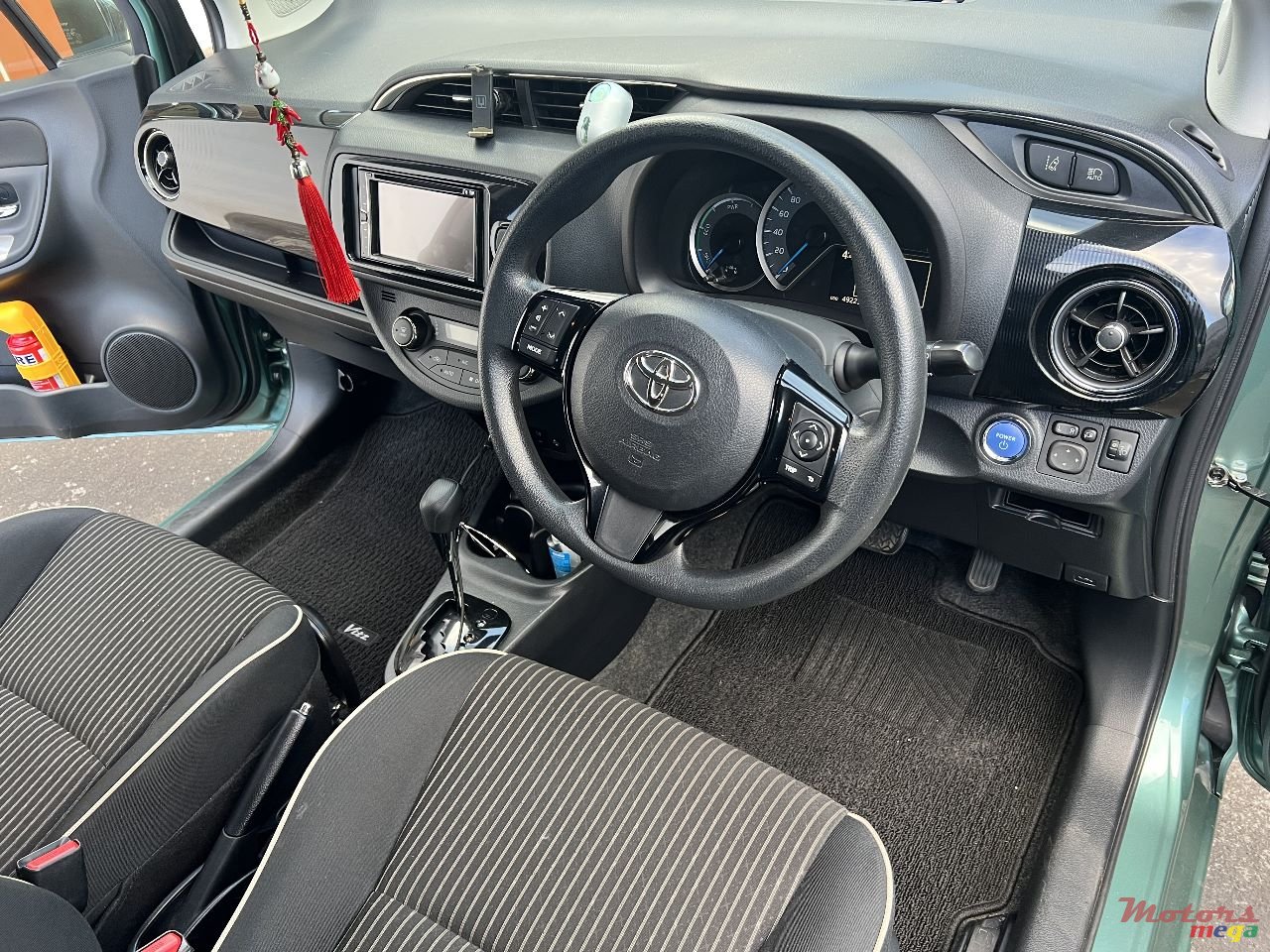 2017' Toyota Vitz photo #4