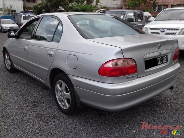 2002' Toyota Avensis photo #3