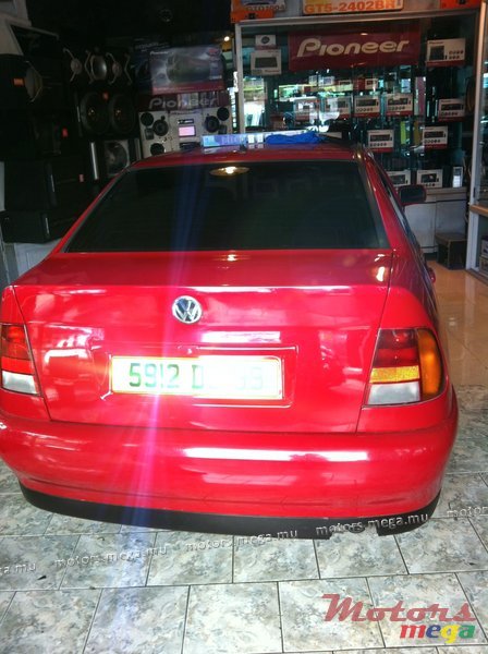 1999' Volkswagen Classic photo #2