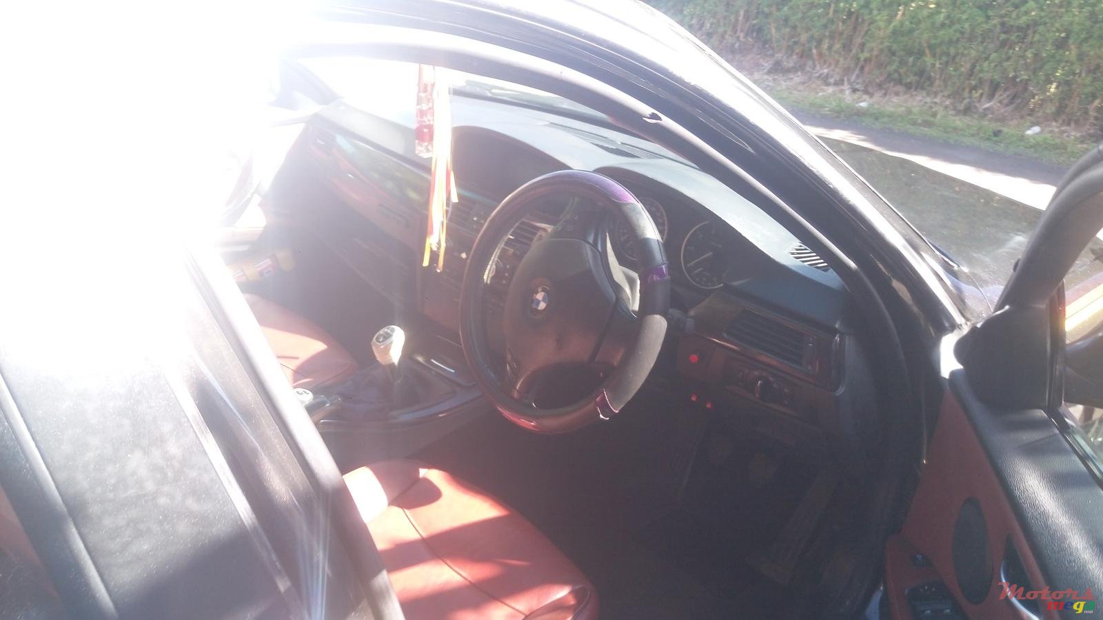 2011' BMW 3 Series photo #4