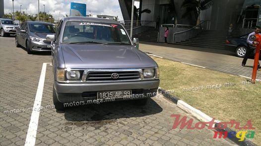 1999' Toyota 2x4 photo #1