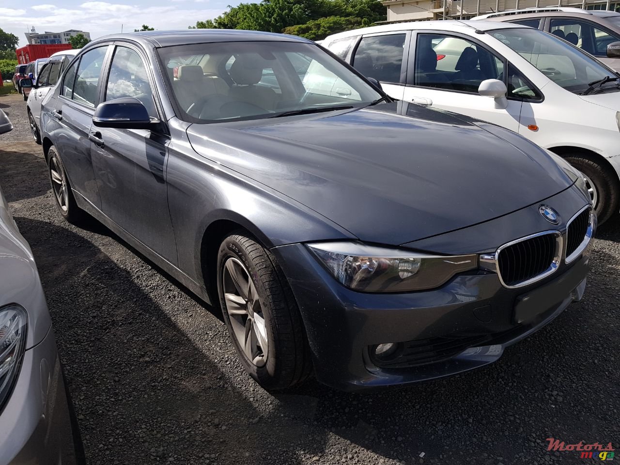 2012' BMW 3 Series Compact photo #3