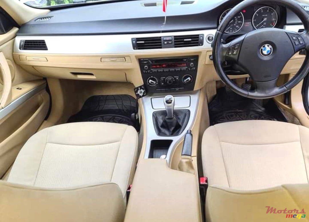 2010' BMW 318 photo #3