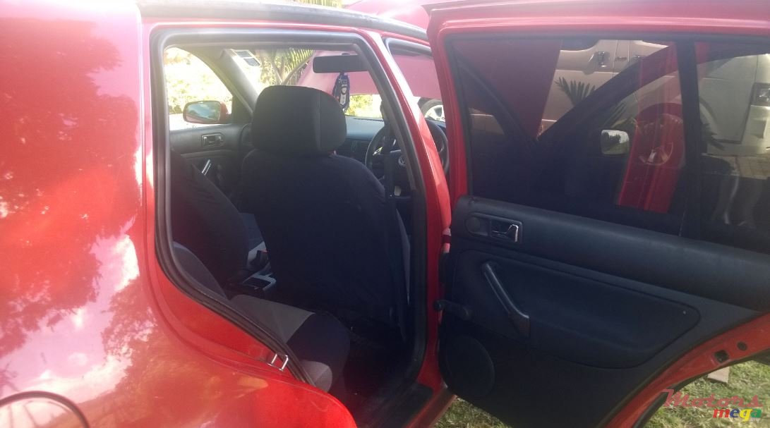 1999' Volkswagen Golf photo #2