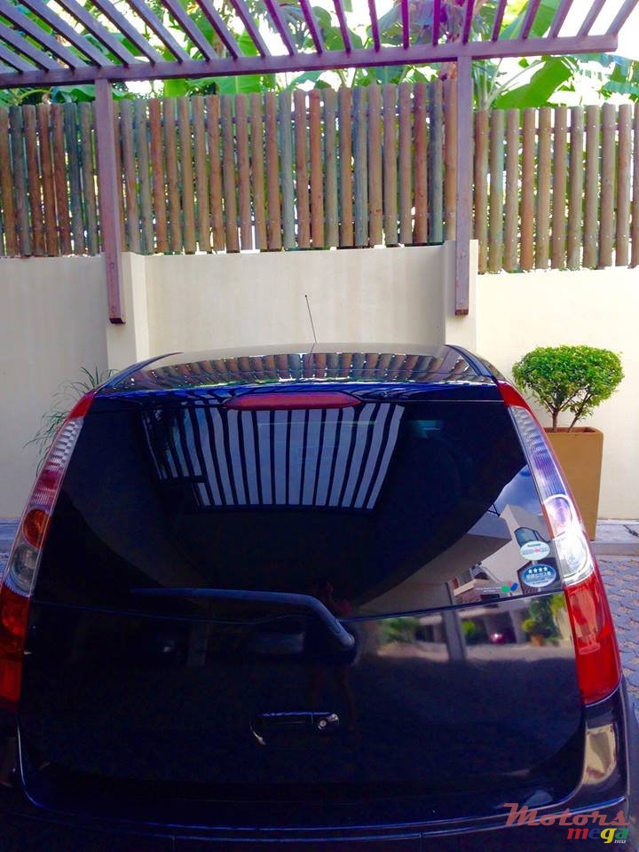 2006' Mitsubishi Colt photo #3