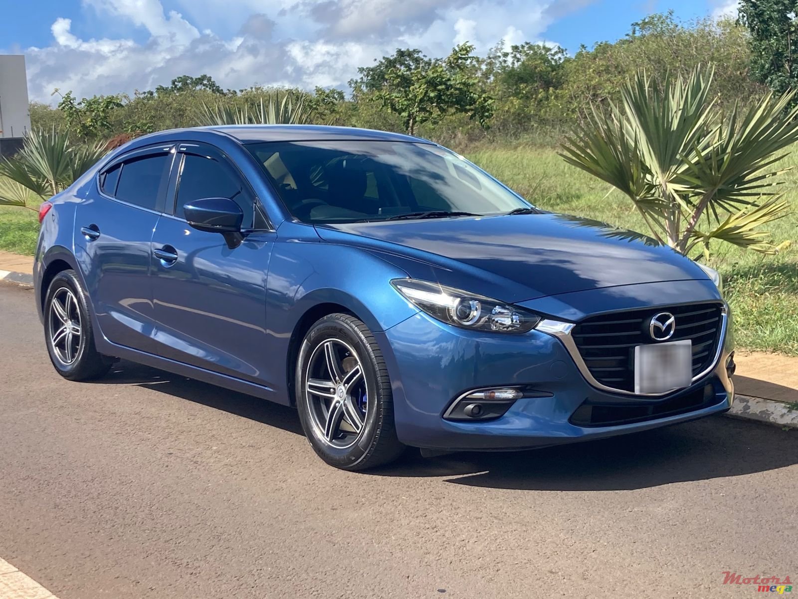 2017' Mazda Axela photo #1