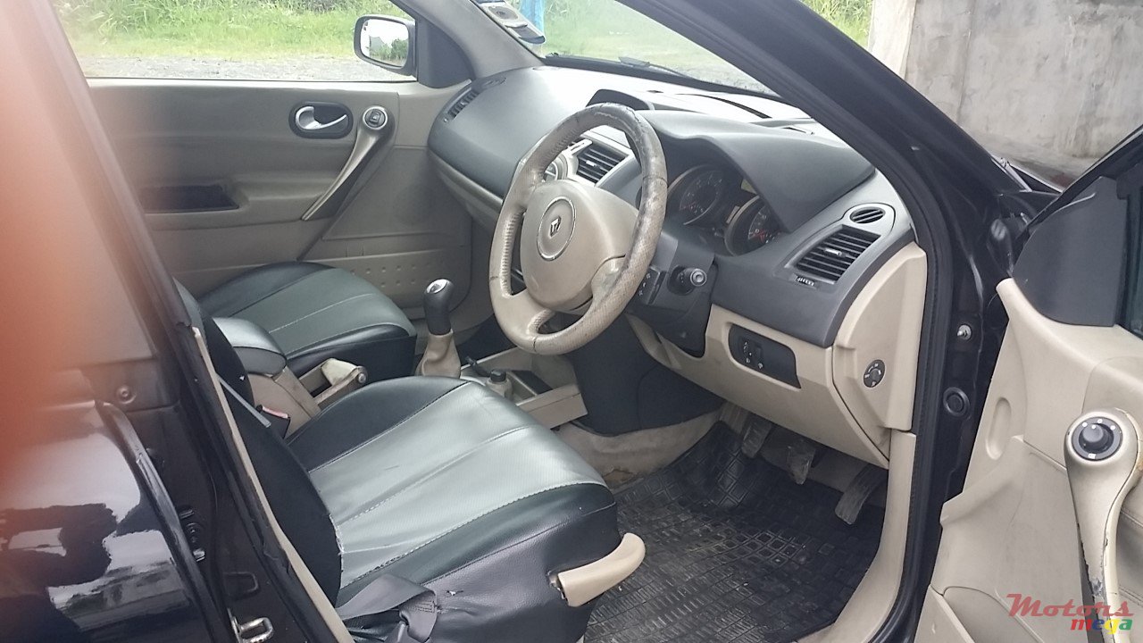 2007' Renault Megane photo #7