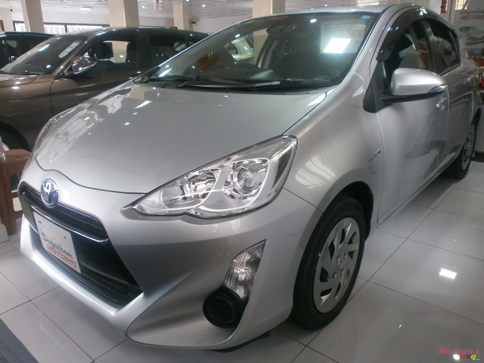 2016' Toyota Aqua photo #6