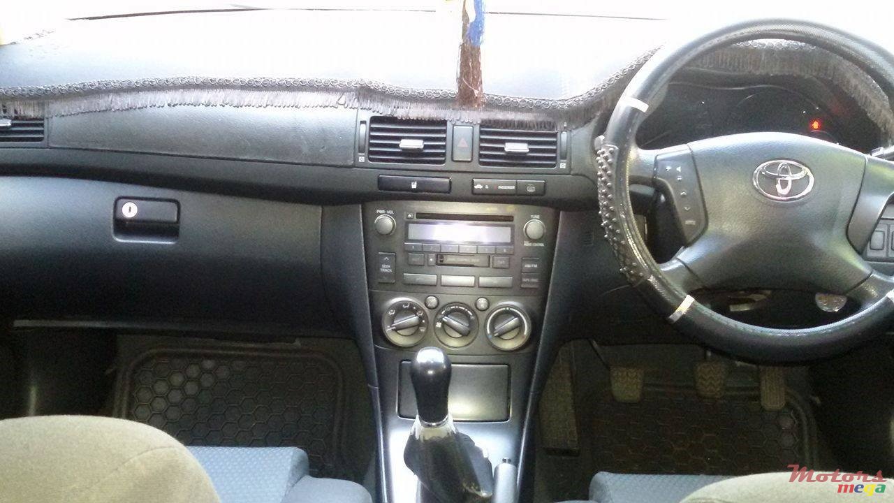 2004' Toyota Avensis photo #4