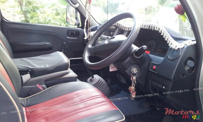 2008' Nissan E25 photo #4