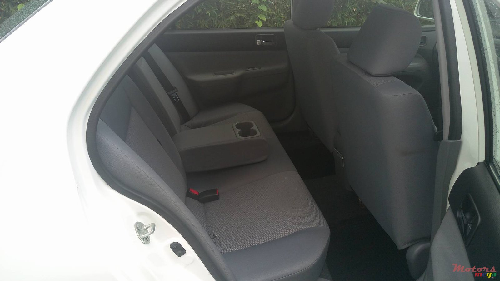 2009' Mitsubishi Lancer GLX 1.6 photo #3