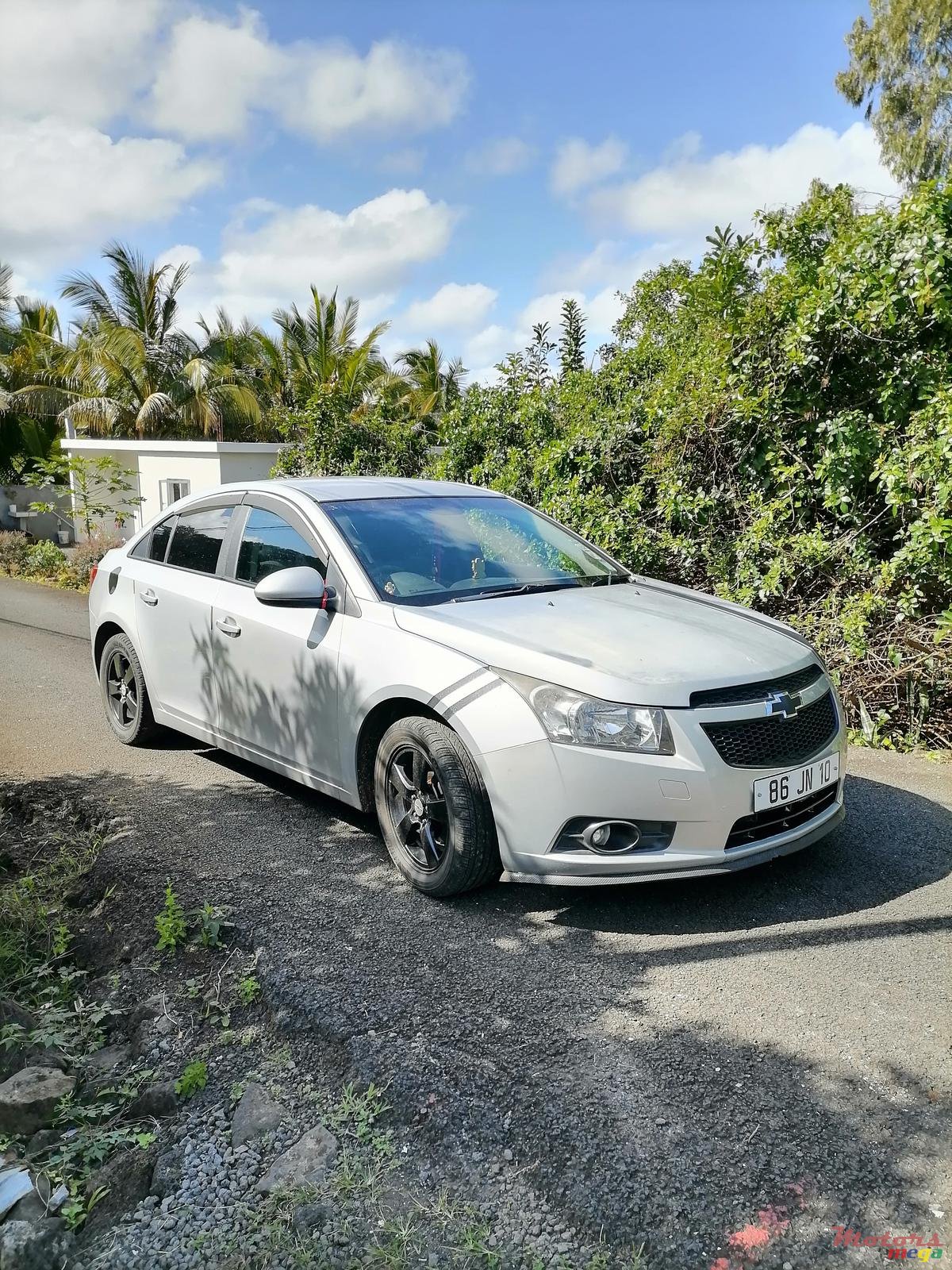 2010' Chevrolet Cruze photo #4