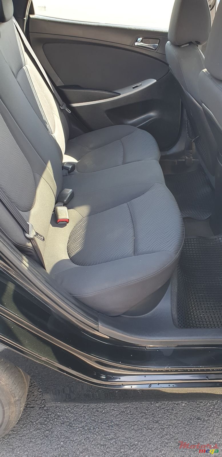 2012' Hyundai Accent photo #7