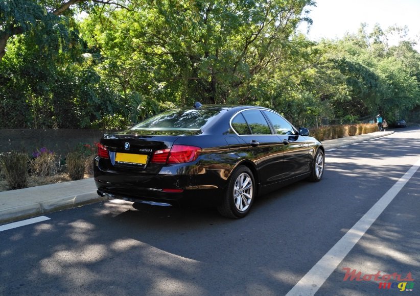 2012' BMW 520 photo #3