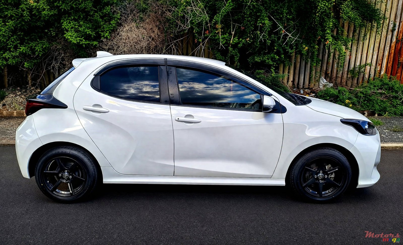 2021' Toyota Yaris photo #5