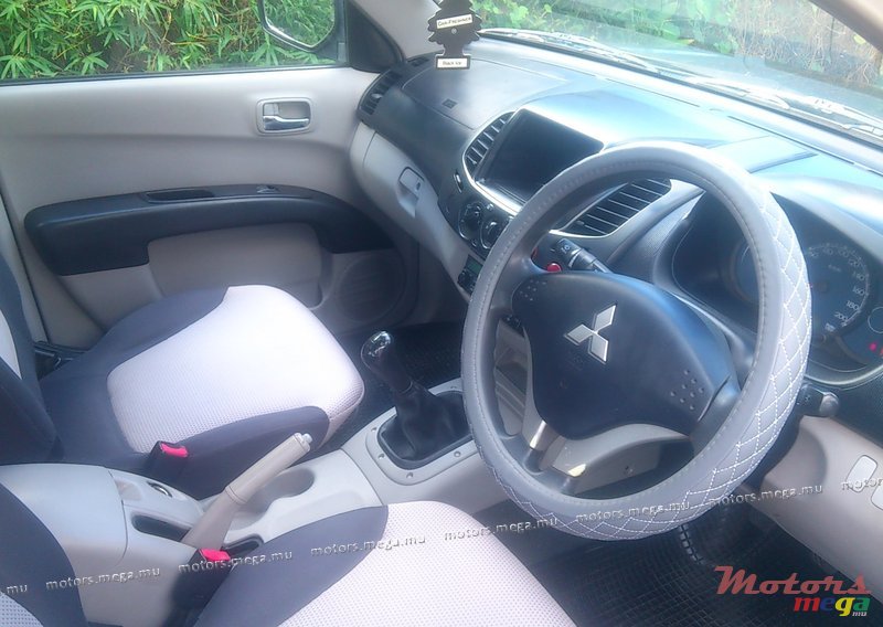 2008' Mitsubishi L200 Sportero 2X4 photo #3