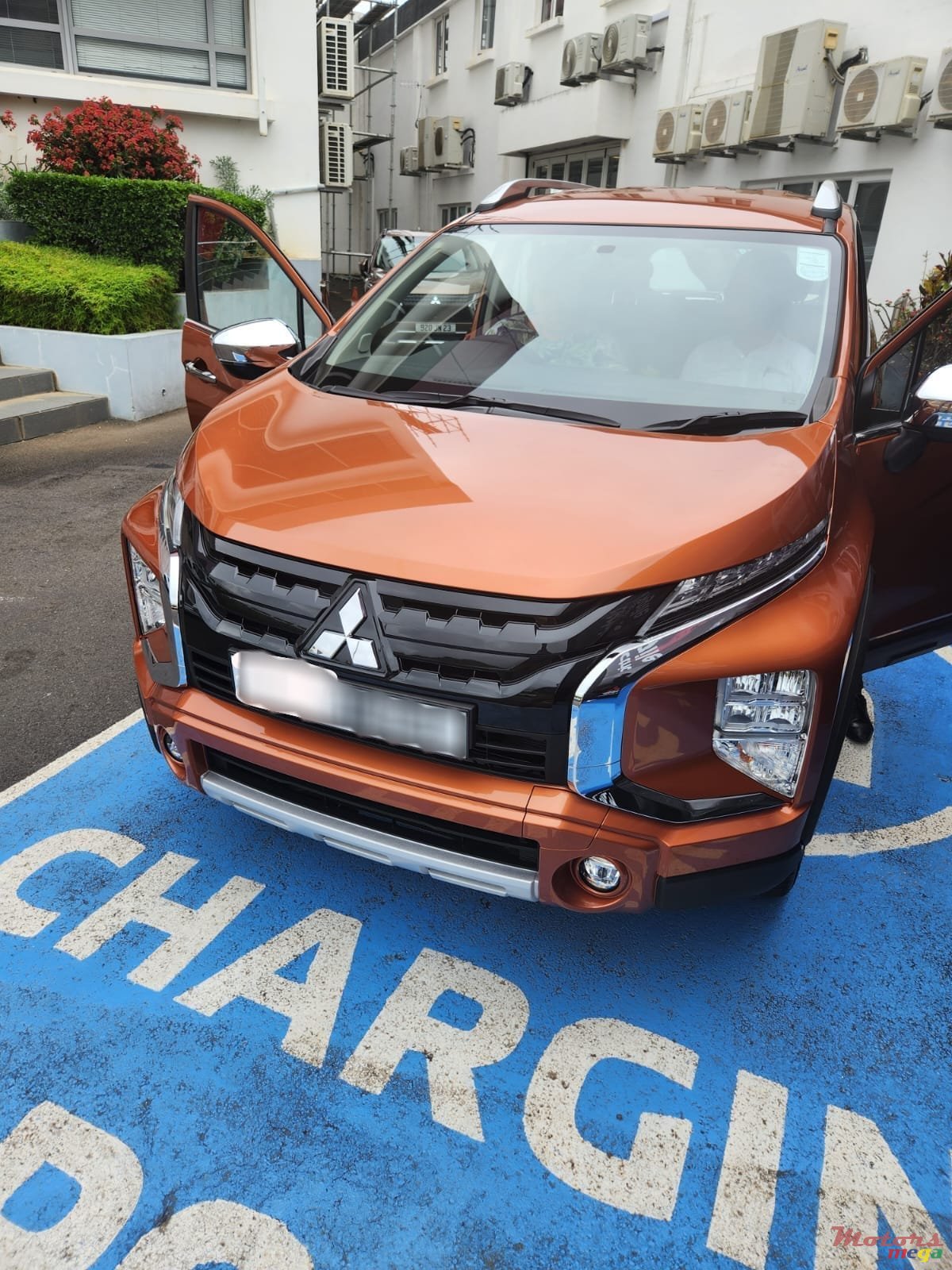 2023' Mitsubishi photo #6