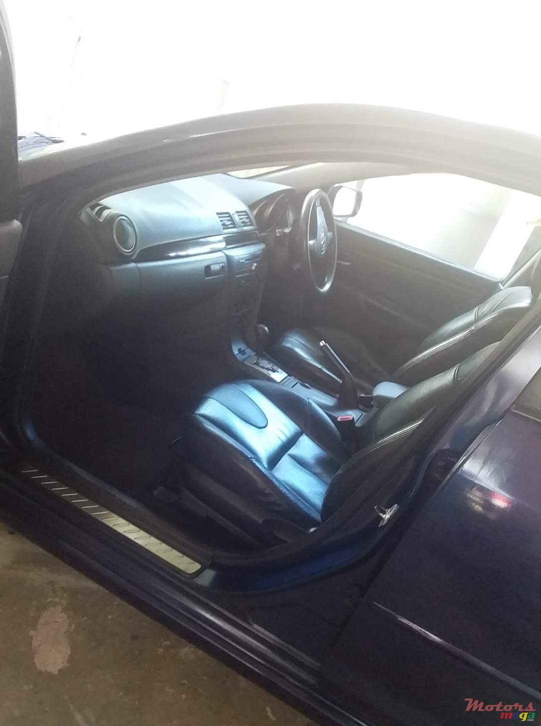 2005' Mazda 3 photo #3