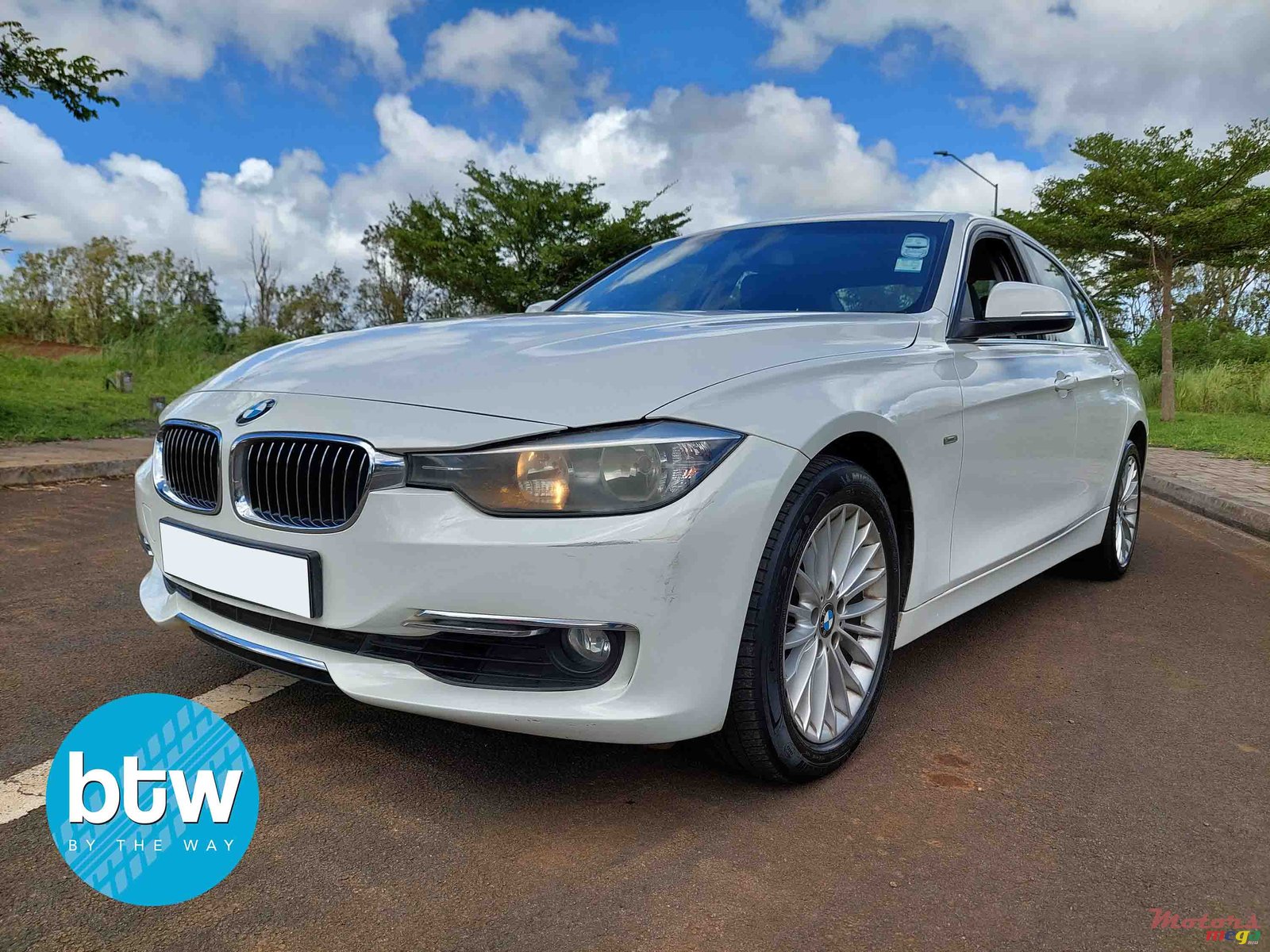 2012' BMW 3 Series photo #2