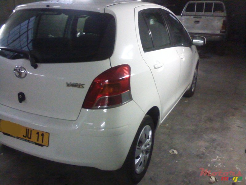 2011' Toyota Yaris photo #4