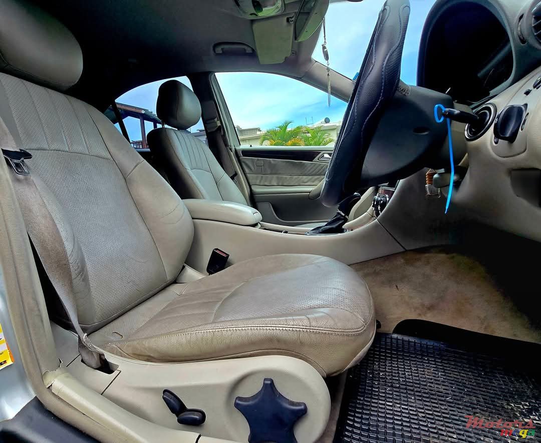 2005' Mercedes-Benz C 350 V6 photo #6