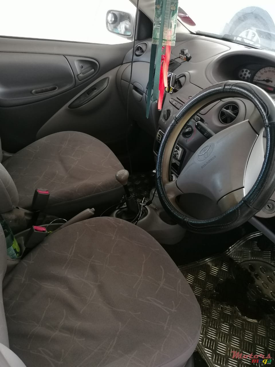 2000' Toyota photo #2