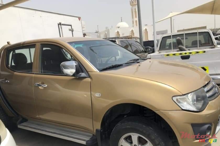 2014' Mitsubishi L200 photo #1