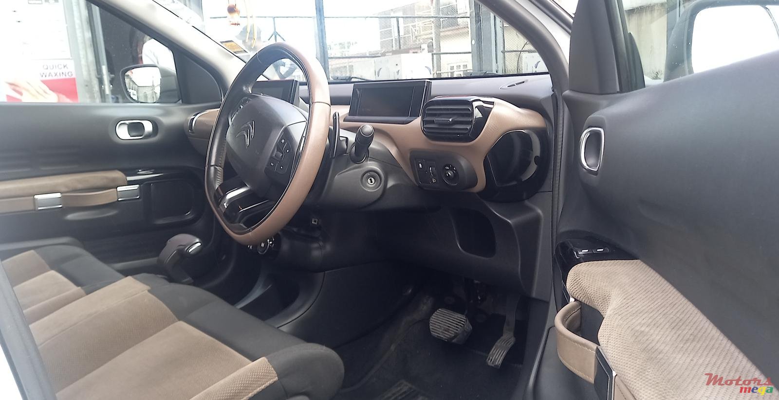 2015' Citroen C4 Cactus photo #6