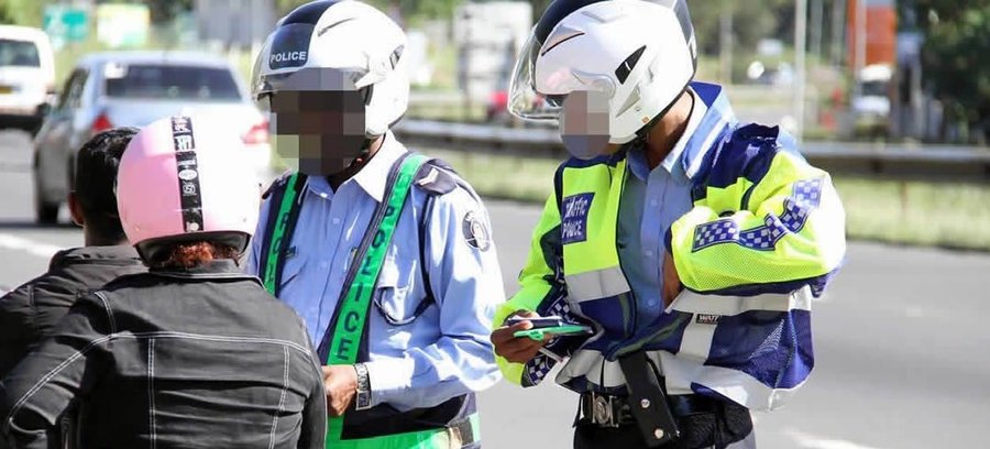 Corruption secouant la police : un ex-membre de la SST et un motard en flagrant délit