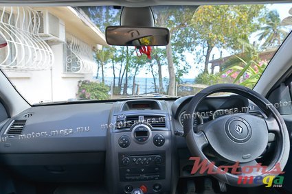 2005' Renault photo #3