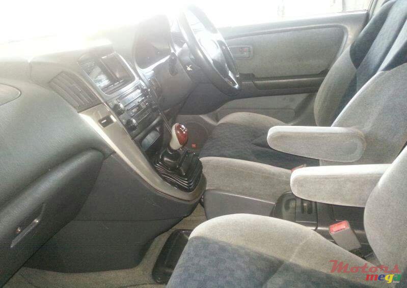 1998' Toyota Harrier photo #3