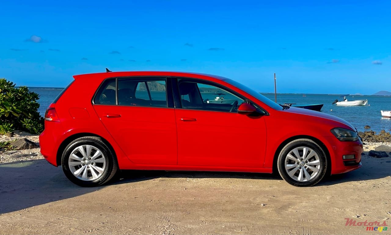 2014' Volkswagen Golf photo #2