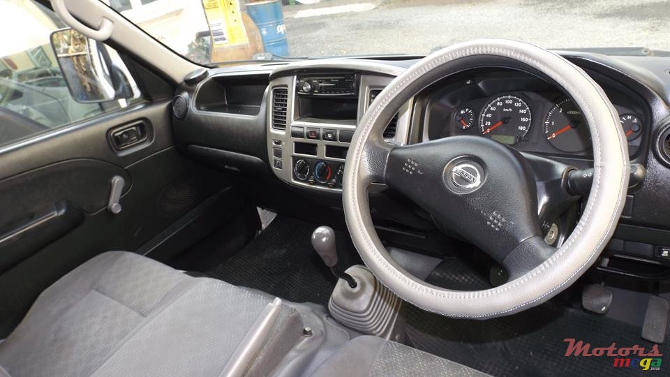 2008' Nissan Urvan photo #3