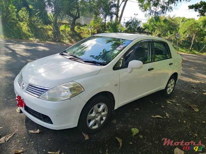 2007' Nissan Tiida photo #2