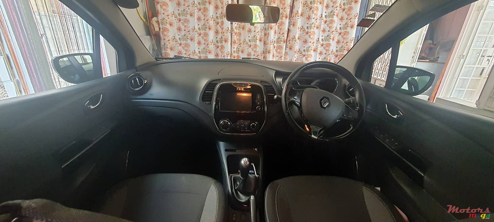 2015' Renault Captur photo #4