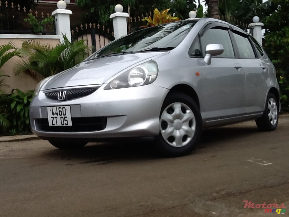 2005' Honda Fit photo #2