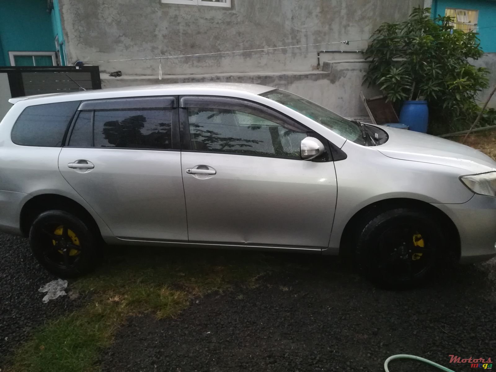2006' Toyota Fielder photo #2