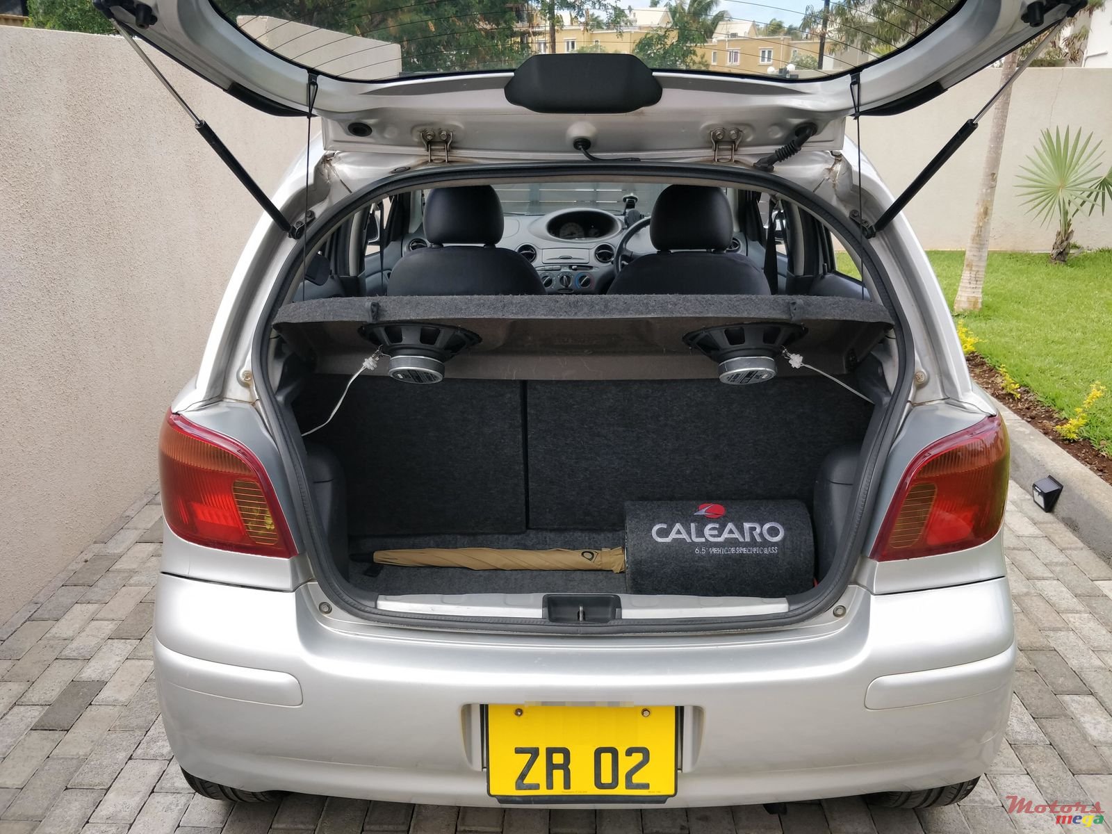 2002' Toyota Vitz photo #3