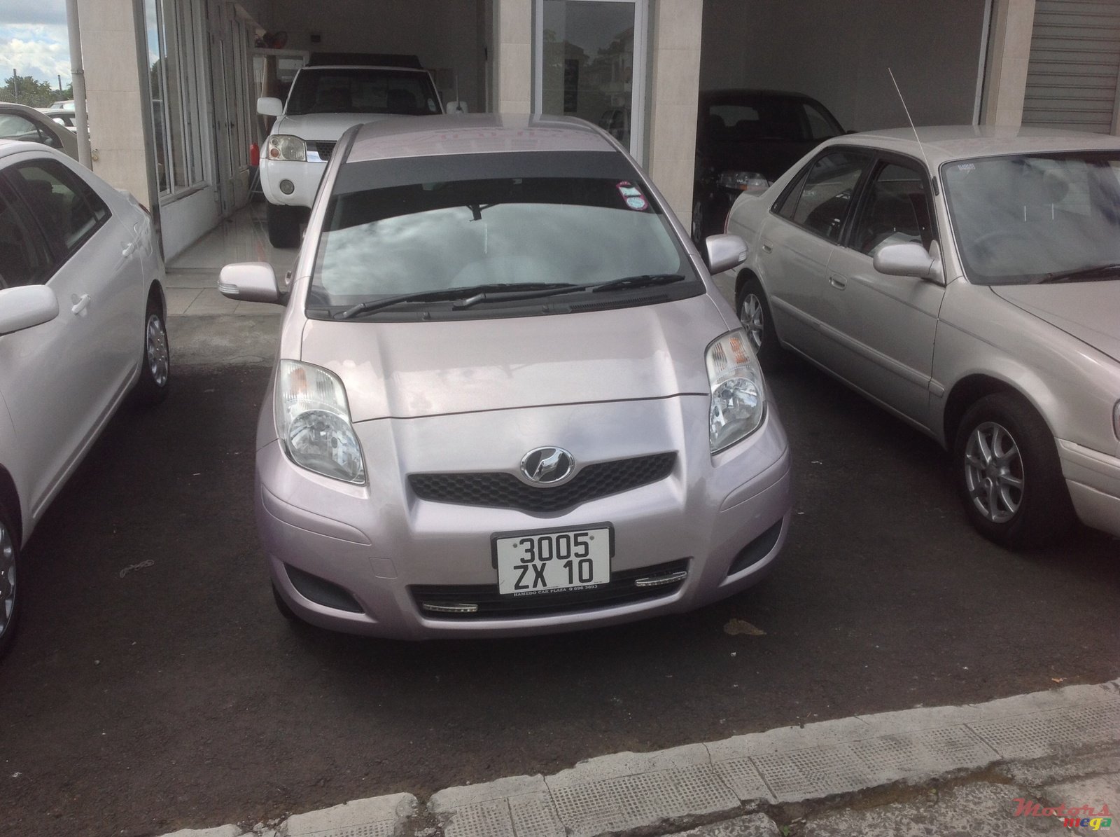 2010' Toyota Vitz photo #1