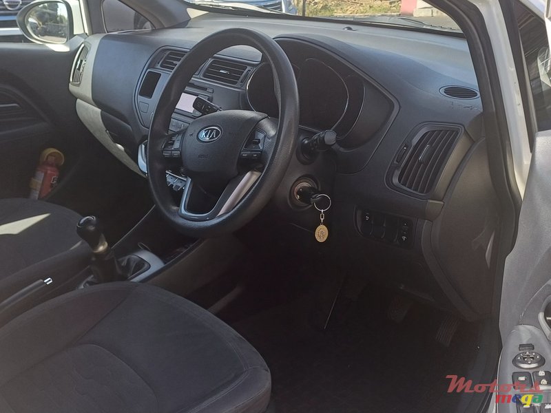 2012' Kia Rio photo #5