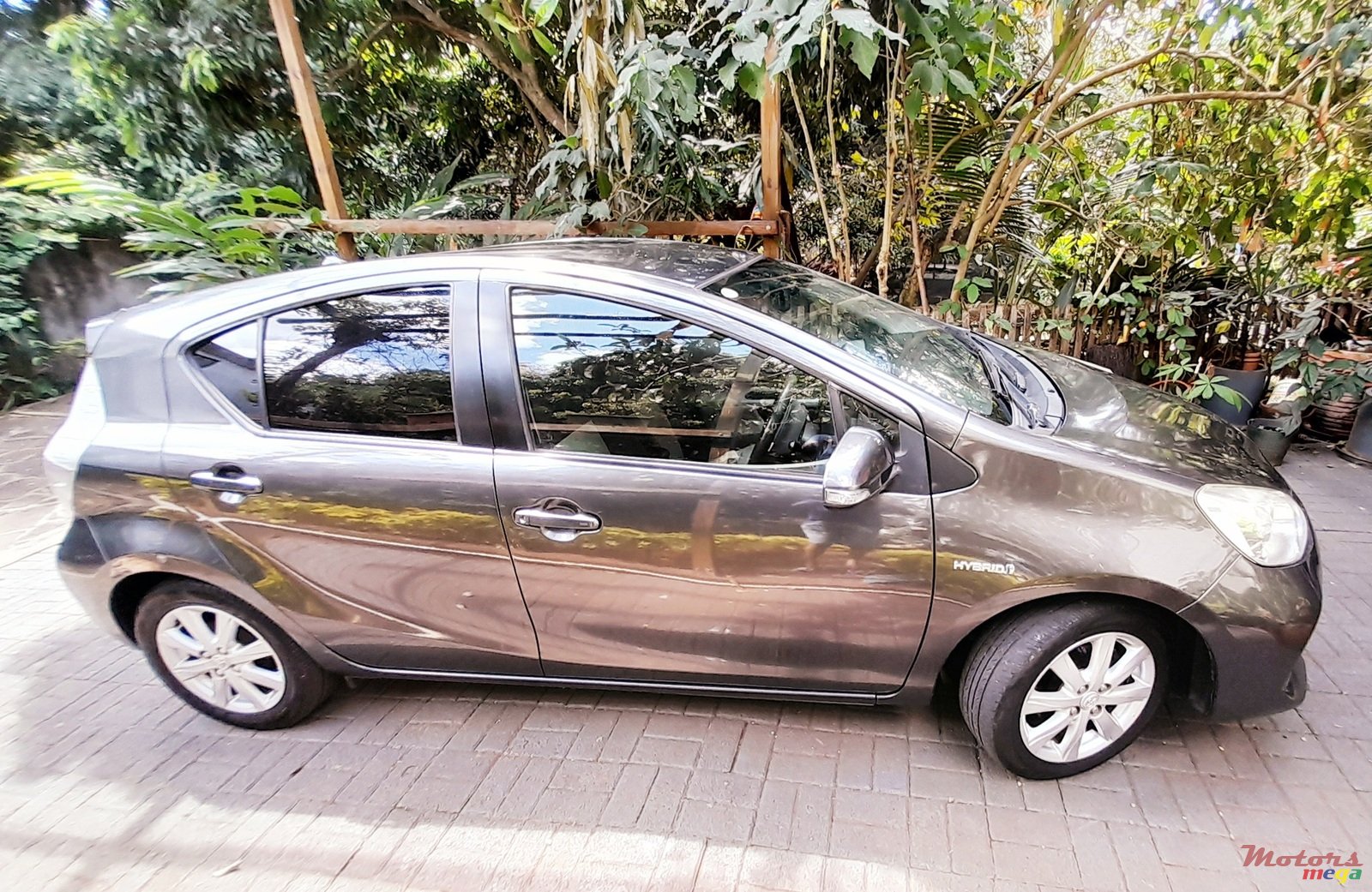 2013' Toyota Prius photo #5
