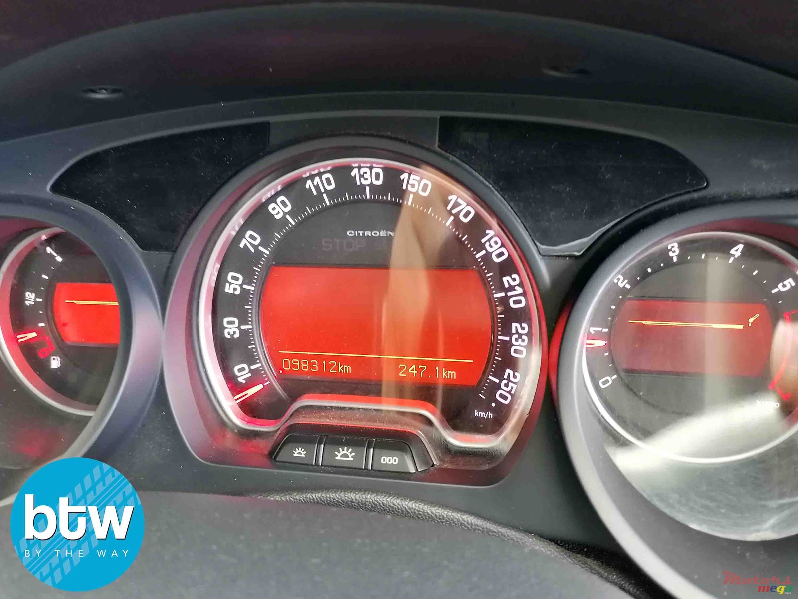 2012' Citroen C5 photo #7