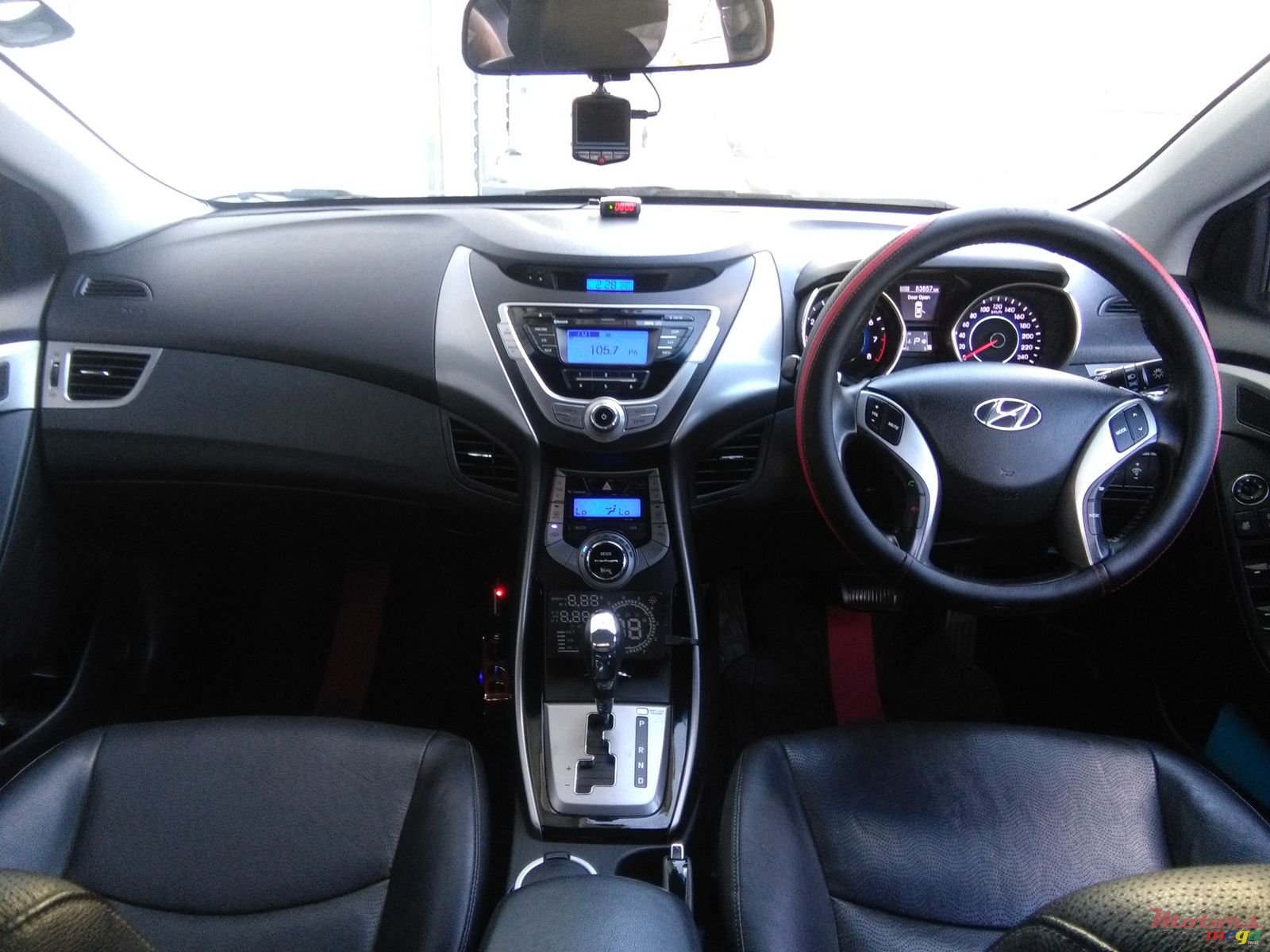 2013' Hyundai Elantra photo #5