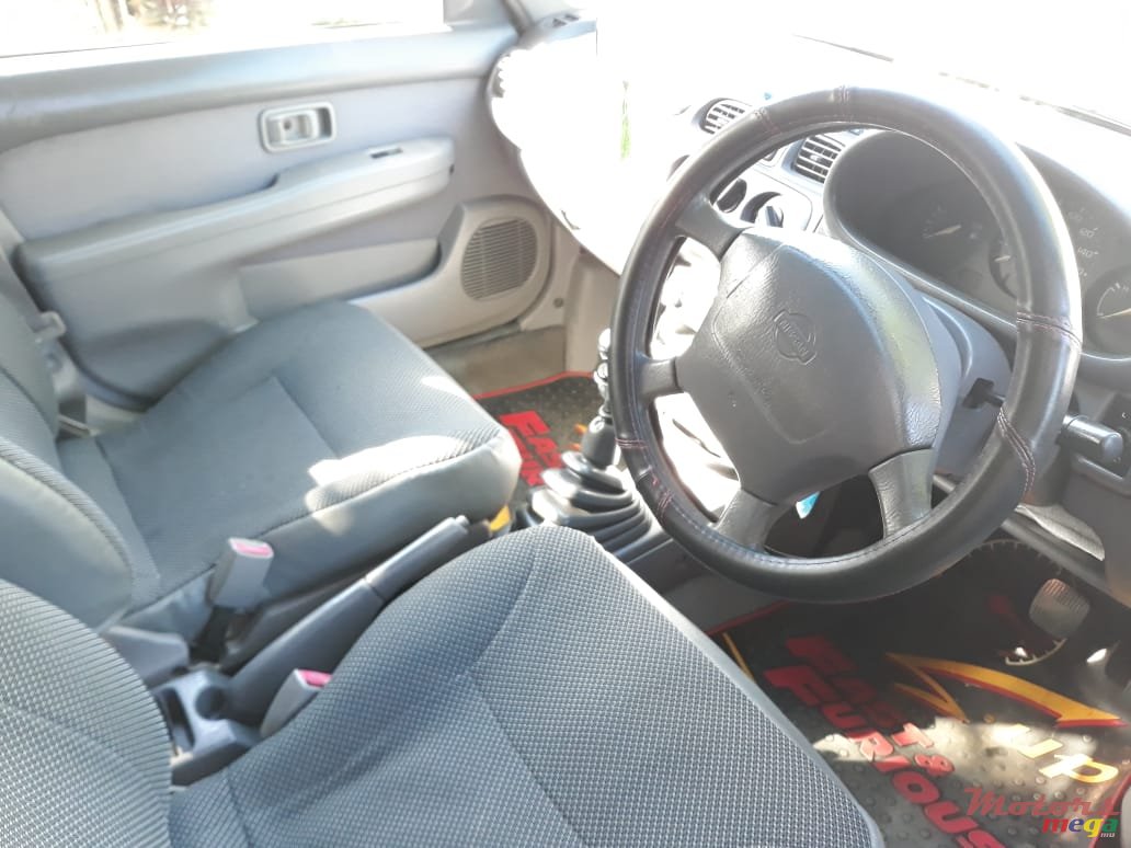 2000' Nissan March photo #4